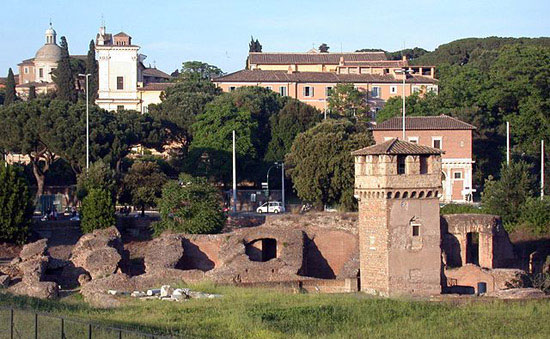 Башня Torre della Moletta и остатки Большого цирка. Современный вид