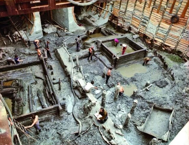 В 70-тые годы в Киеве нашли деревянные постройки Х века