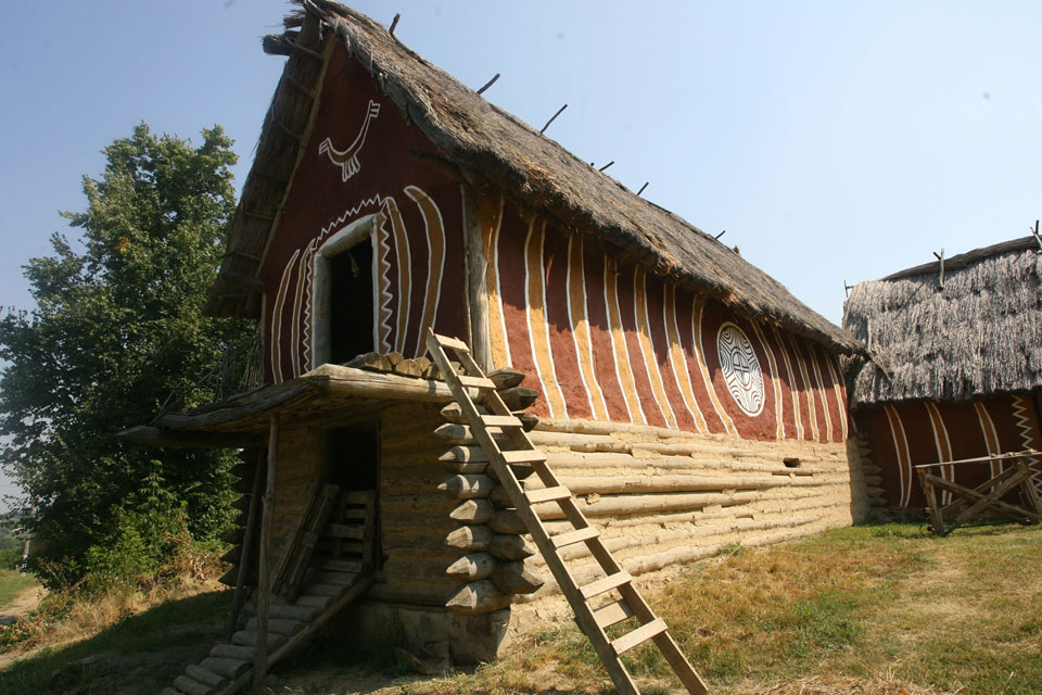 Трипольское село. Воспроизведено в музее села Легедзино (Черкасчина)