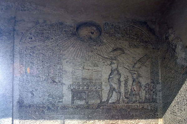 Рельеф из Амарны, изображающий поклонение Атону