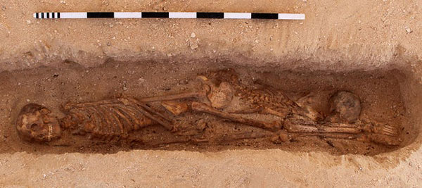 Двойное погребение на северном кладбище Амарны (Mary Shepperson / The Amarna Project)