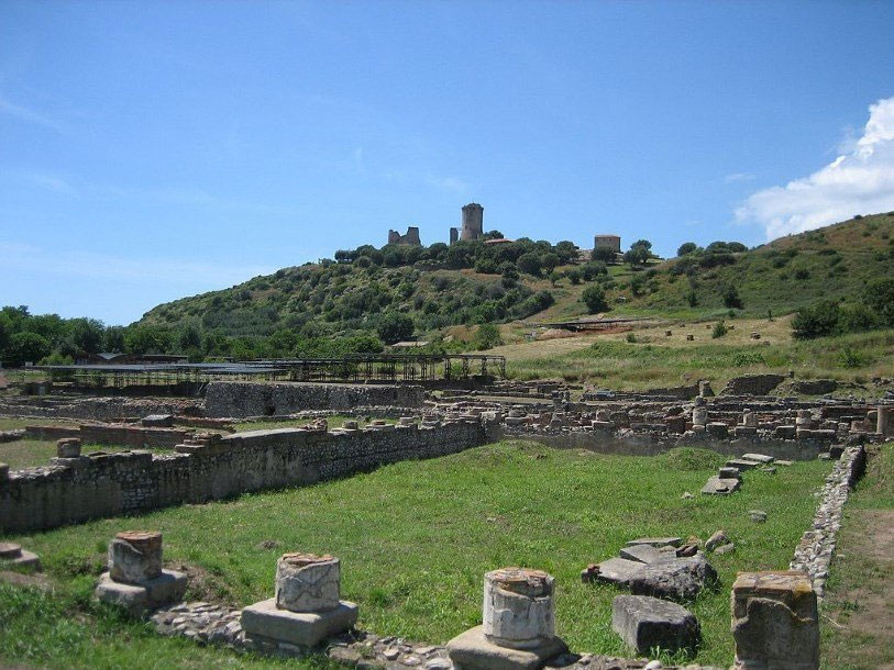 Руины в Велии. Источник: AlMare/Wikimedia Commons