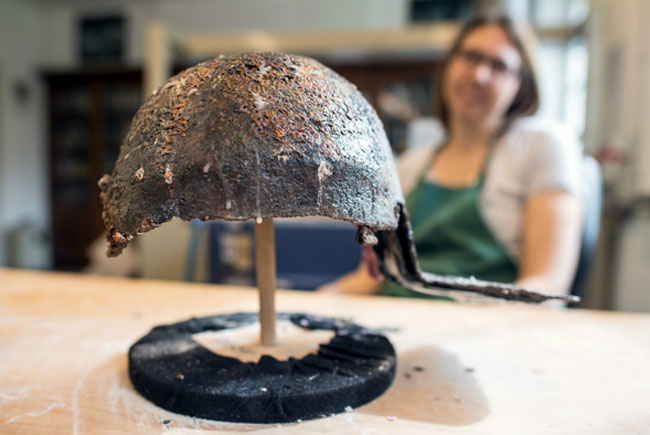 Найденный в ходе раскопок римский шлем