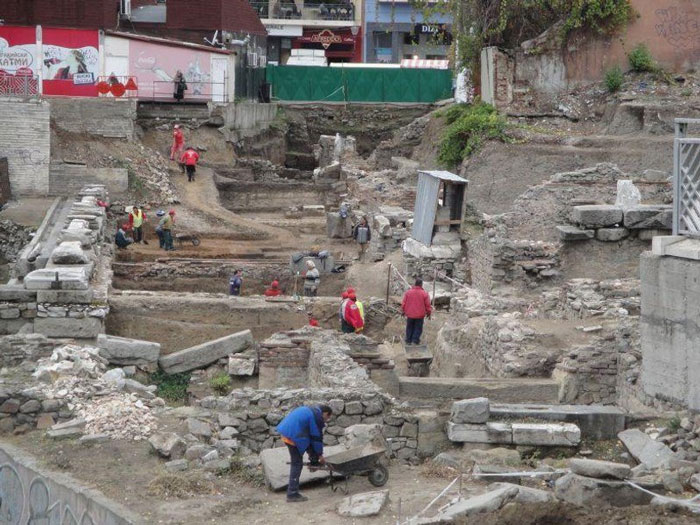 В центре Пловдива откопали мостовую времен Римской империи