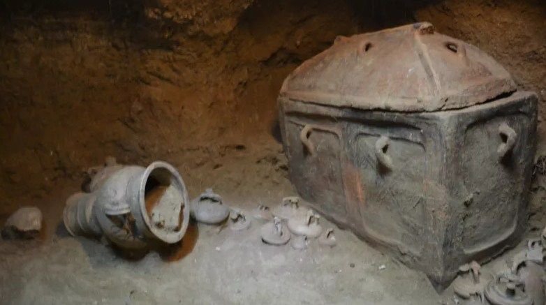 Артефакты, найденные в захоронении