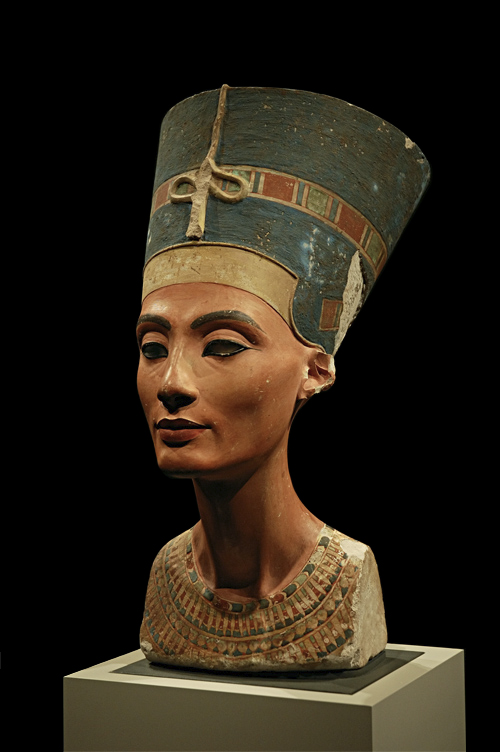  ,    (https://en.wikipedia.org/wiki/Cosmetics#/media/File:Nefertiti_30-01-2006.jpg)