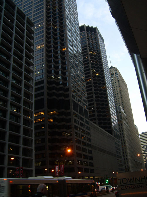 https://upload.wikimedia.org/wikipedia/commons/0/08/Chicago_Mercantile_Exchange.jpg