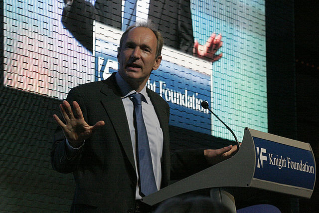  -      : https://en.wikipedia.org/wiki/Tim_Berners-Lee#/media/File:Berners-Lee_announcing_W3F.jpg