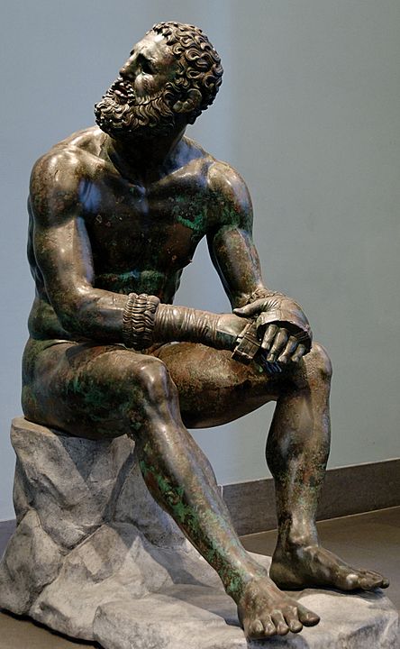 Отдыхающий кулачный боец. Бронзовая скульптура, Древняя Греция, 3-2 века до нашей эры: https://ru.wikipedia.org/wiki/Соревнования_античных_Олимпийских_игр#/media/Файл:Thermae_boxer_Massimo_Inv1055.jpg