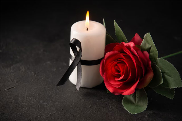 https://ru.freepik.com/free-photo/front-view-of-white-candle-with-red-rose-on-black_15006609.htm#query=траурный%20венок&position=11&from_view=search&track=ais