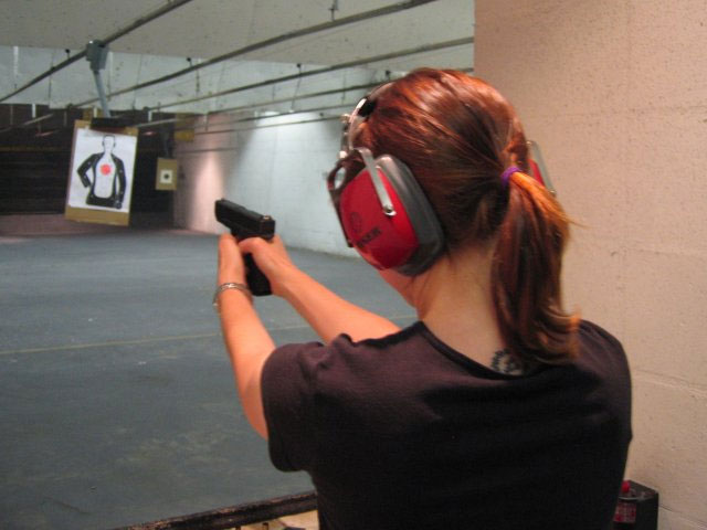     : https://en.wikipedia.org/wiki/Shooting_range#/media/File:Shooting_range_Glock.jpg