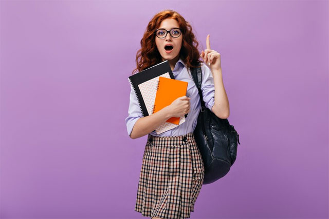 https://ru.freepik.com/free-photo/ginger-girl-has-cool-idea-holds-notebooks_15859532.htm#fromView=search&page=1&position=1&uuid=a2091e65-a128-454c-bcc0-cb32ed0ee190