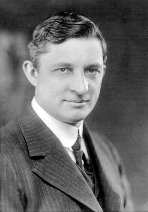   - https://en.m.wikipedia.org/wiki/Willis_Carrier#/media/File%3AWillis_Carrier_1915.jpg