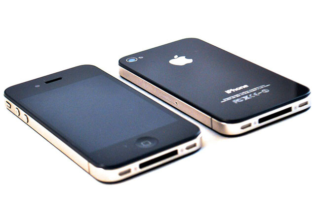 iPhone 4 - https://upload.wikimedia.org/wikipedia/commons/thumb/6/6f/IPhone_4_Black.jpg/1280px-IPhone_4_Black.jpg