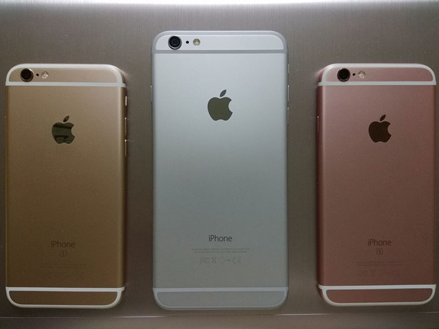 iPhone 6s  iPhone 6s Plus - https://upload.wikimedia.org/wikipedia/commons/thumb/3/37/Iphone_back.jpg/1280px-Iphone_back.jpg