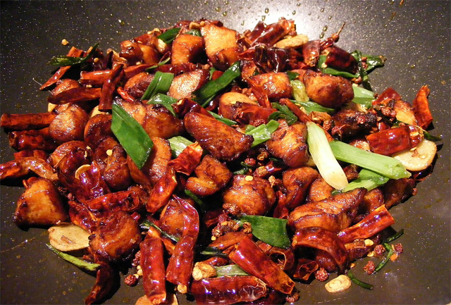 https://upload.wikimedia.org/wikipedia/commons/thumb/6/63/La_Zi_Ji_%28Chicken_with_Chiles%29_%282269517013%29.jpg/1280px-La_Zi_Ji_%28Chicken_with_Chiles%29_%282269517013%29.jpg