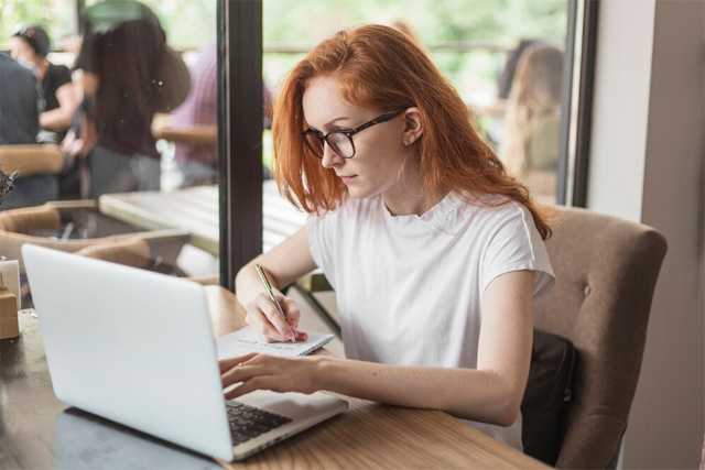 https://ru.freepik.com/free-photo/young-woman-working-laptop-table_3480091.htm#fromView=search&page=1&position=40&uuid=b2a86cf9-d0ff-4f8a-8ebc-e76faabda532