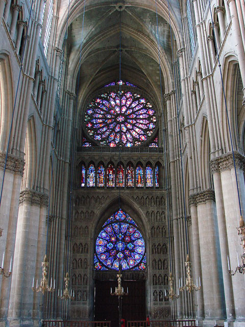    - https://upload.wikimedia.org/wikipedia/commons/thumb/a/ad/Cathedrale_de_Reims_interieur.jpg/800px-Cathedrale_de_Reims_interieur.jpg