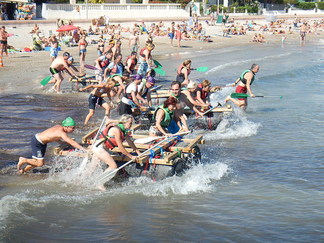          - https://upload.wikimedia.org/wikipedia/commons/thumb/6/68/Monts-merveilles.fr_teambuilding.jpg/1280px-Monts-merveilles.fr_teambuilding.jpg