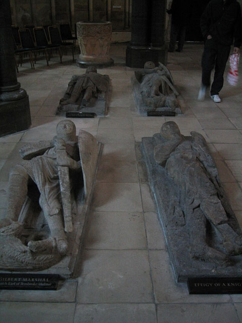   -    - https://upload.wikimedia.org/wikipedia/commons/thumb/6/64/TempleChurch-Effigies.jpg/800px-TempleChurch-Effigies.jpg
