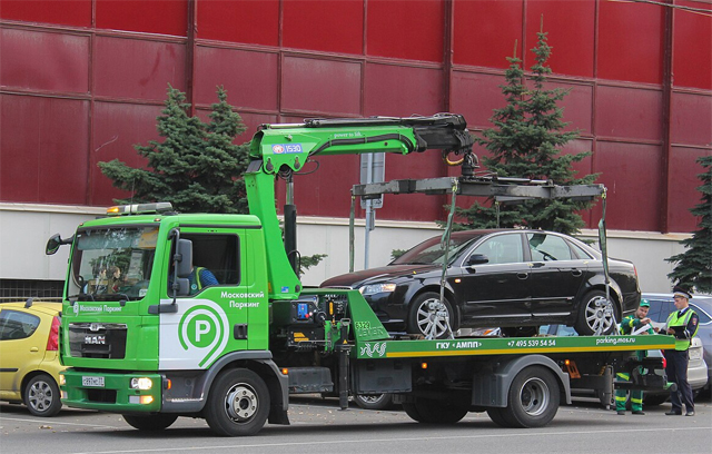 https://upload.wikimedia.org/wikipedia/commons/thumb/2/2b/Tow_truck_in_Moscow_01.jpg/1200px-Tow_truck_in_Moscow_01.jpg