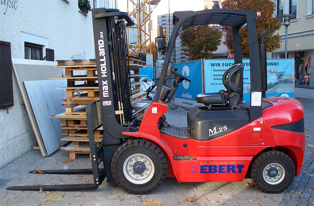 ��������: https://upload.wikimedia.org/wikipedia/commons/thumb/1/1a/Max_Holland_M25_forklift.JPG/1280px-Max_Holland_M25_forklift.JPG