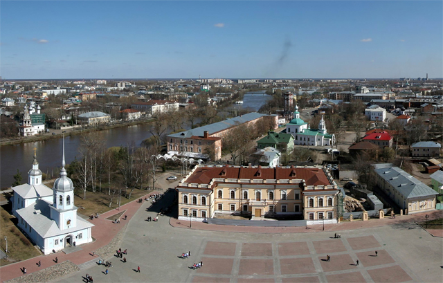 ��������: https://upload.wikimedia.org/wikipedia/commons/4/46/Panoramic_view_of_Vologda_2009.jpg
