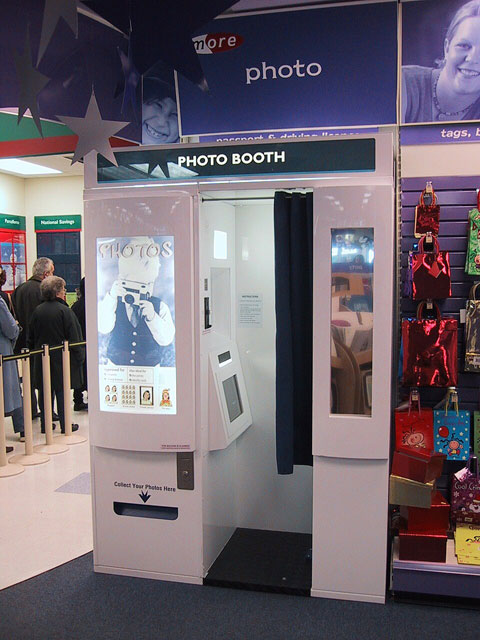 ��������� Snap Digital Imaging � �������������� - https://upload.wikimedia.org/wikipedia/commons/thumb/9/9e/Photobooth_in_Bicester_2001.JPG/500px-Photobooth_in_Bicester_2001.JPG